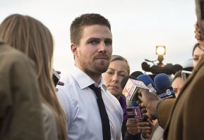 Arrow -- "Dark Waters" -- Image AR409A_0209b.jpg -- Pictured: Stephen Amell as Oliver Queen -- Photo: Diyah Pera/ The CW -- ÃÂ© 2015 The CW Network, LLC. All Rights Reserved.